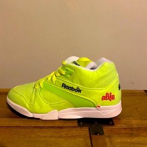 Reebok Court Victory Pump